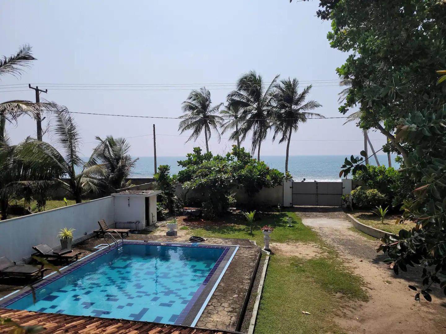 Villa Sea Sprays Hikkaduwa Bagian luar foto