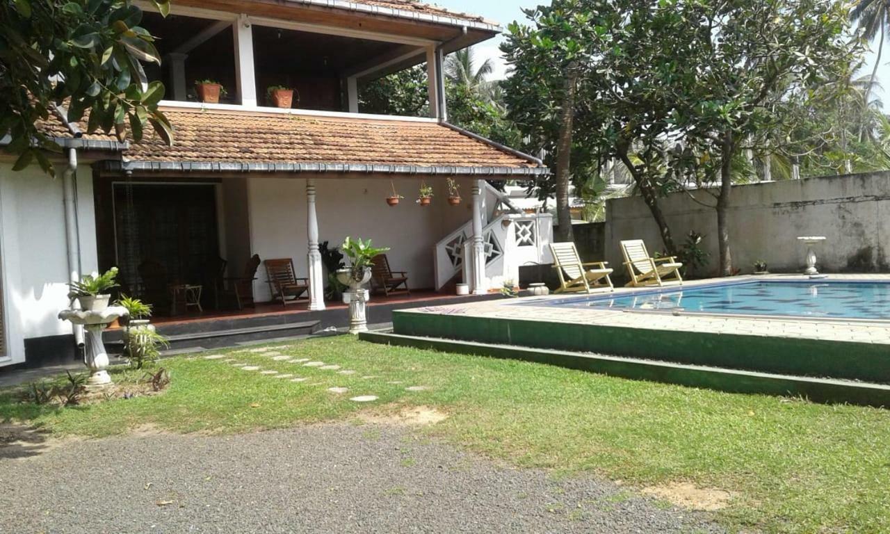 Villa Sea Sprays Hikkaduwa Bagian luar foto